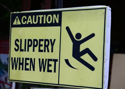 A slippery when wet sign.